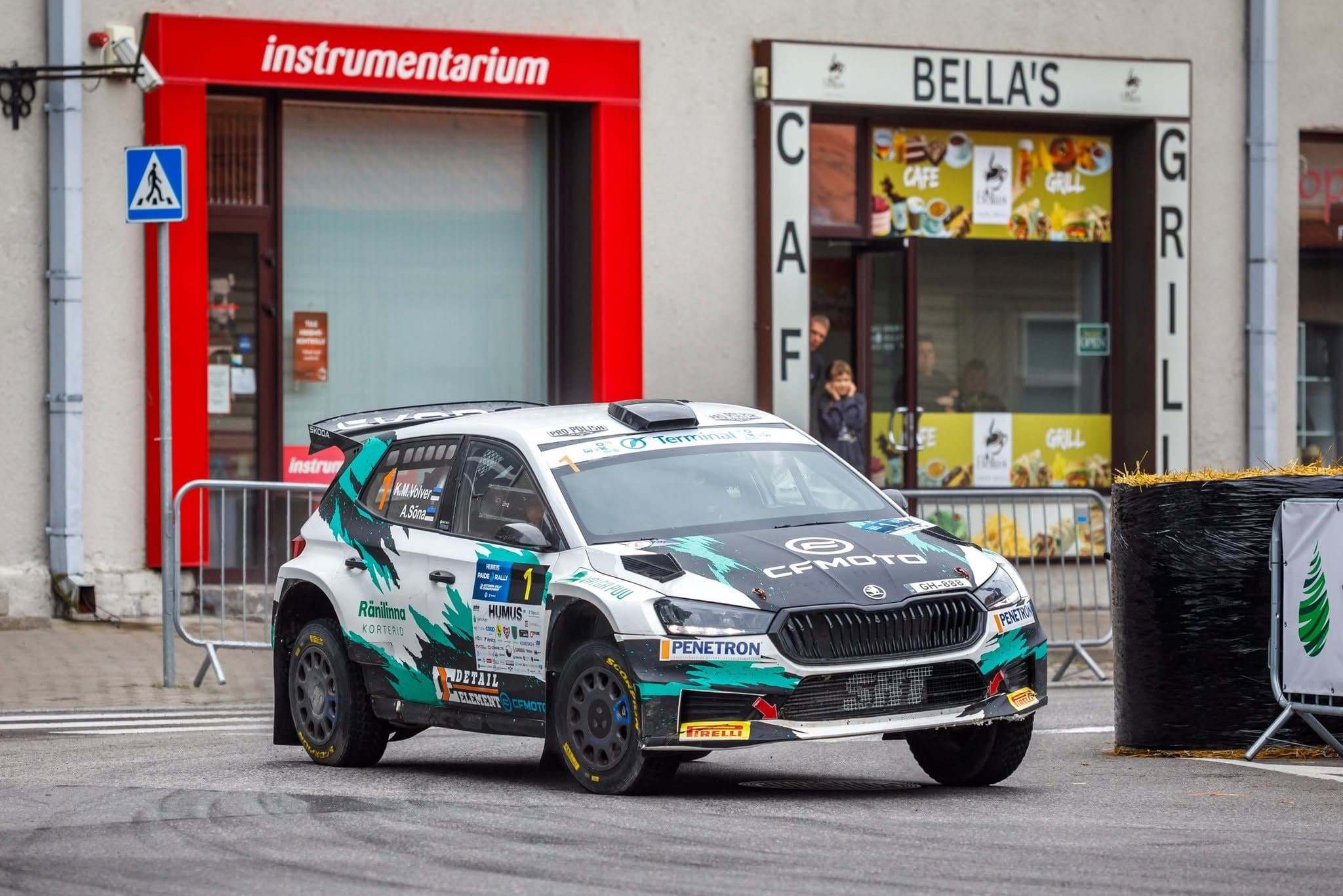 Rallisõiduk kiiruskatsel Eesti võistlusteedel
